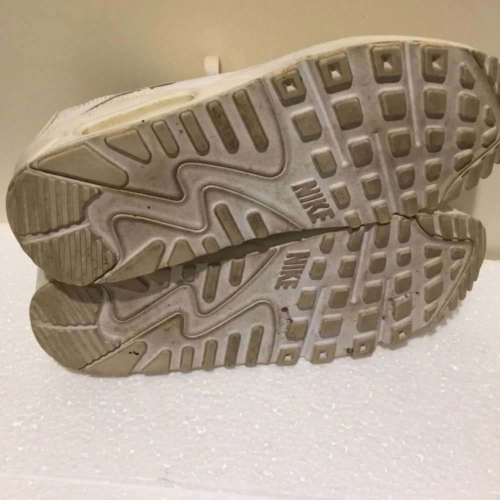 Nike Air Max kids lace up sneakers boys size 6Y